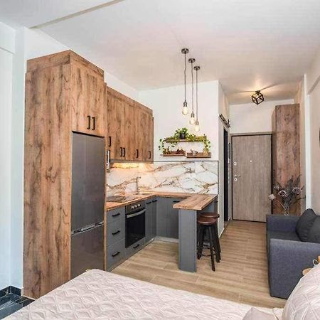 Condo Next To Metro St Athens! מראה חיצוני תמונה