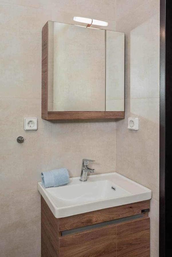 Condo Next To Metro St Athens! מראה חיצוני תמונה