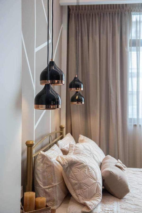 Condo Next To Metro St Athens! מראה חיצוני תמונה