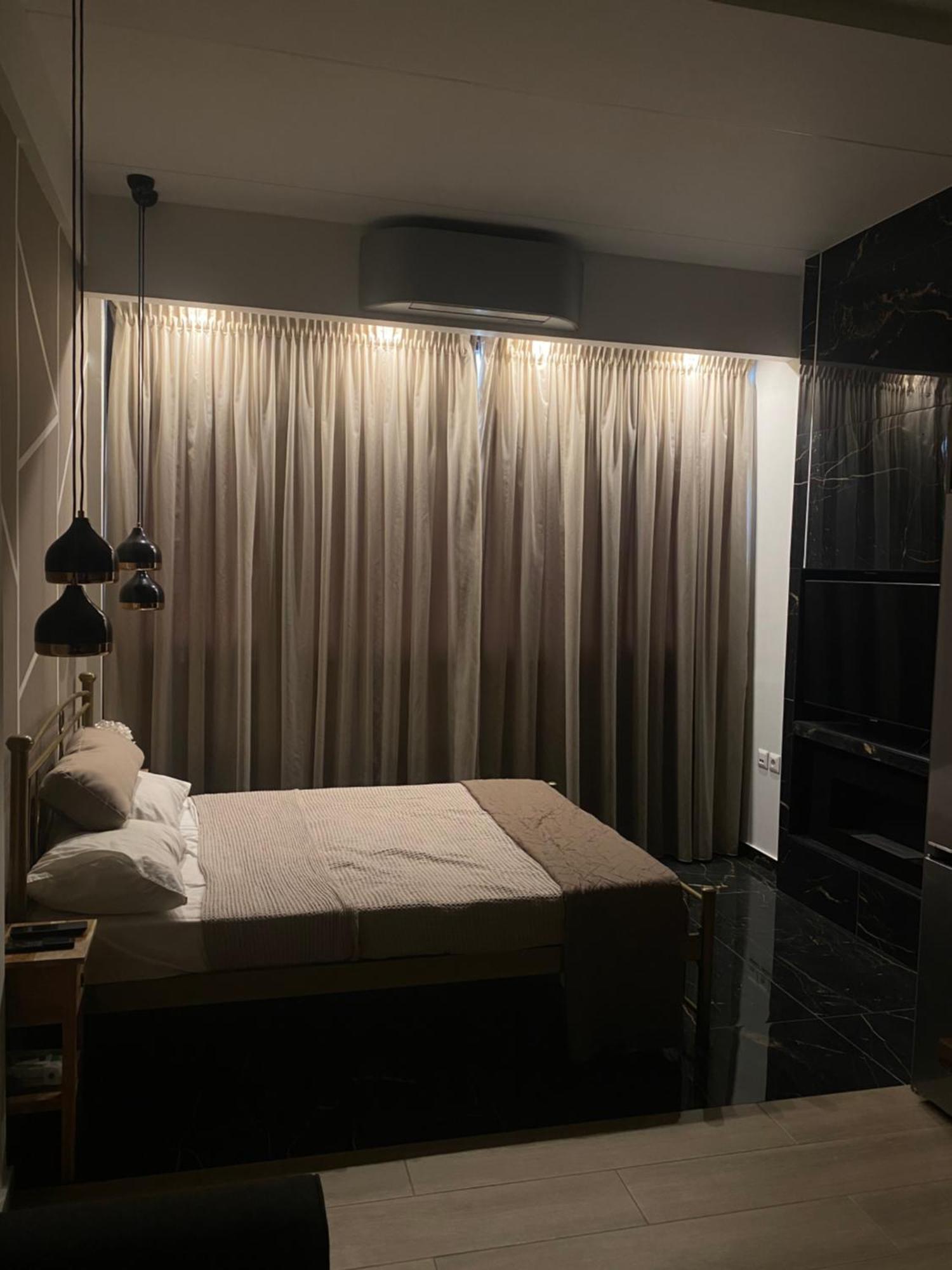 Condo Next To Metro St Athens! מראה חיצוני תמונה