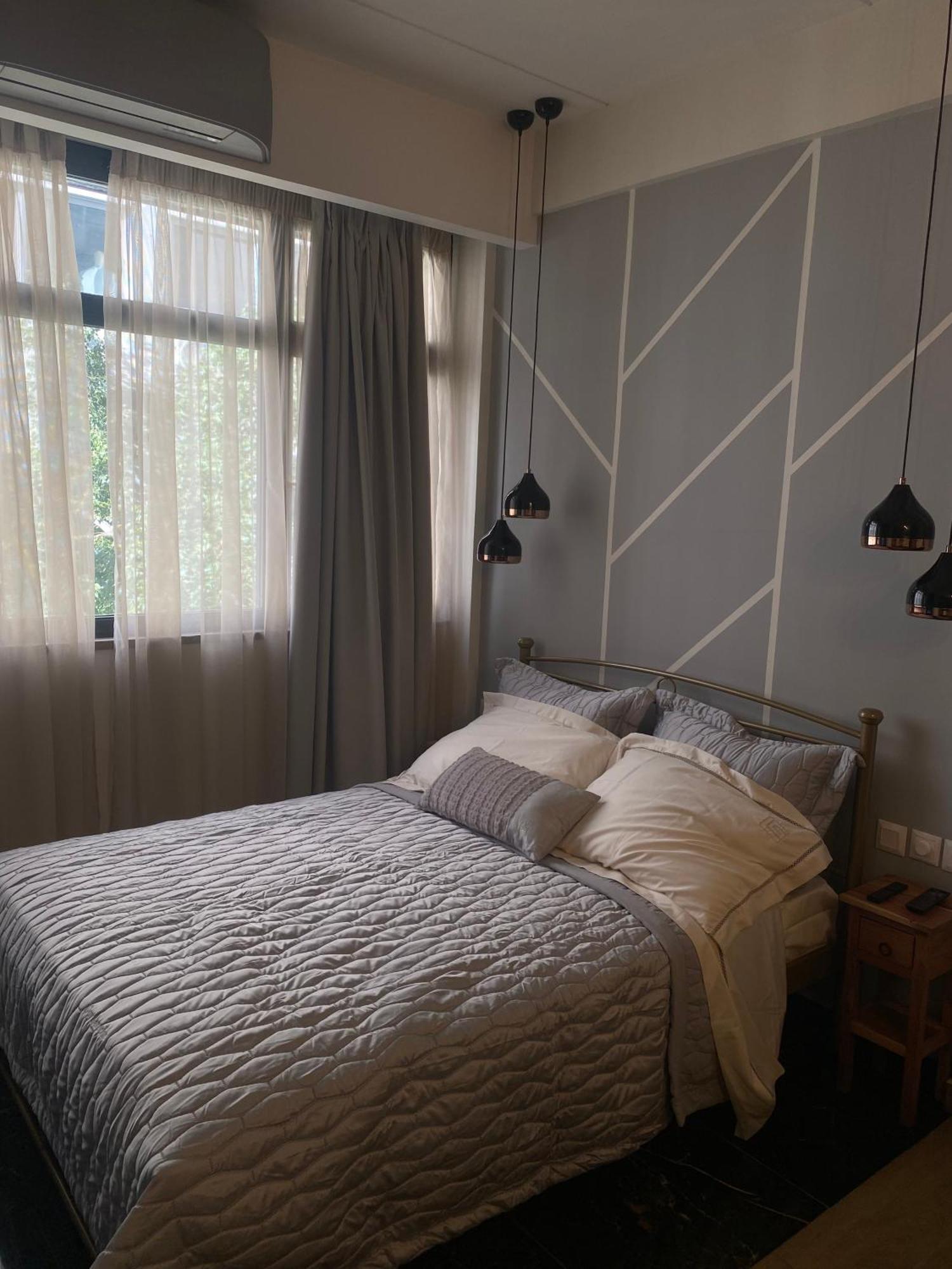 Condo Next To Metro St Athens! מראה חיצוני תמונה
